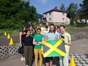 Uczniowie reprezentujący barwy narodowe Jamajki